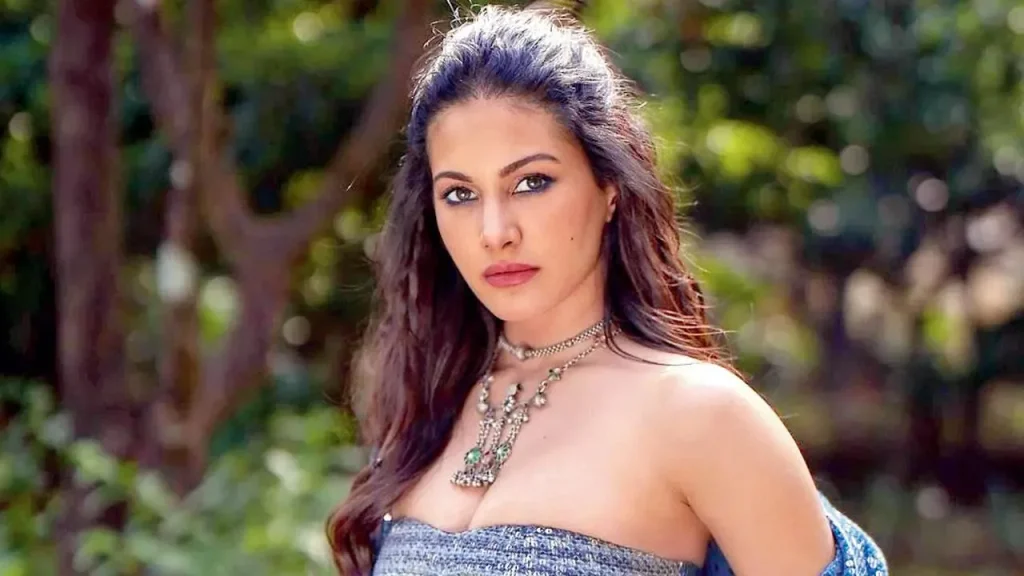 Amyra Dastur Age