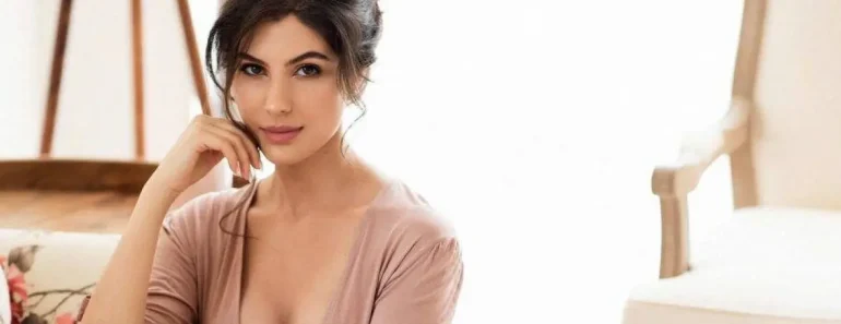 Elnaaz Norouzi Age