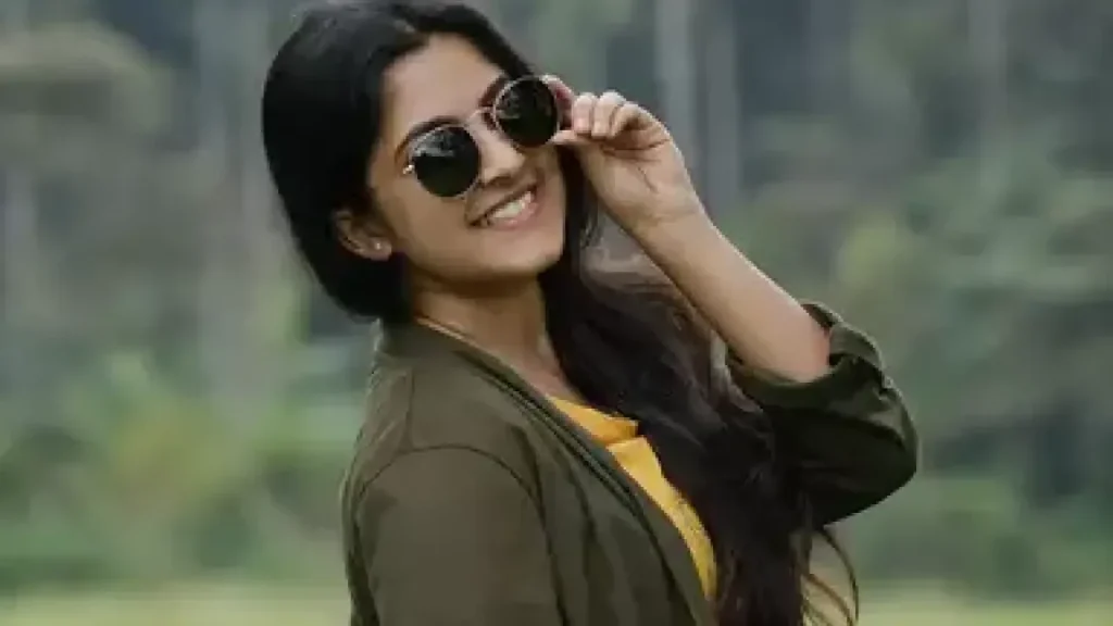 Meenakshi Dinesh Age