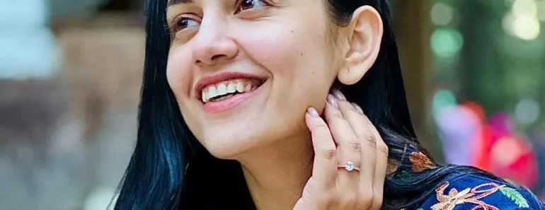 Esha Kansara Age