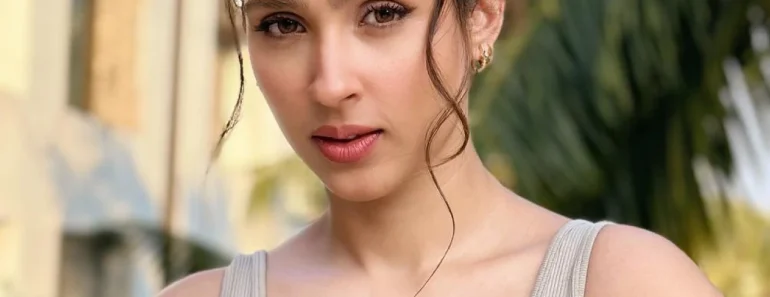 Pashmina Roshan Age