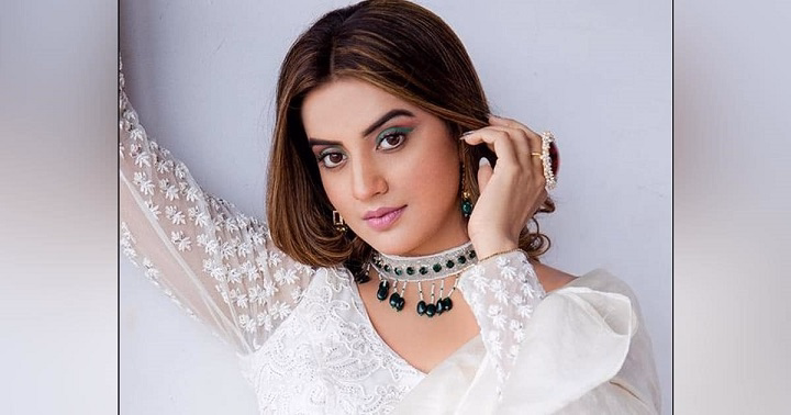 Akshara Singh1