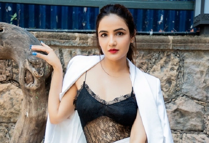 Jasmin Bhasin Net Worth
